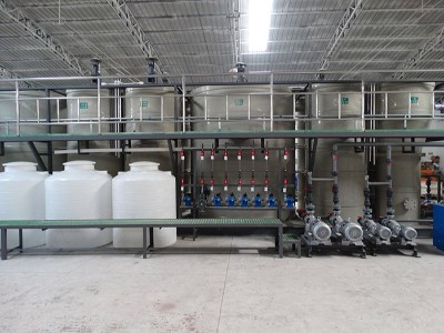 三人行-復(fù)雜重金屬廢水應(yīng)急快速處理設(shè)備